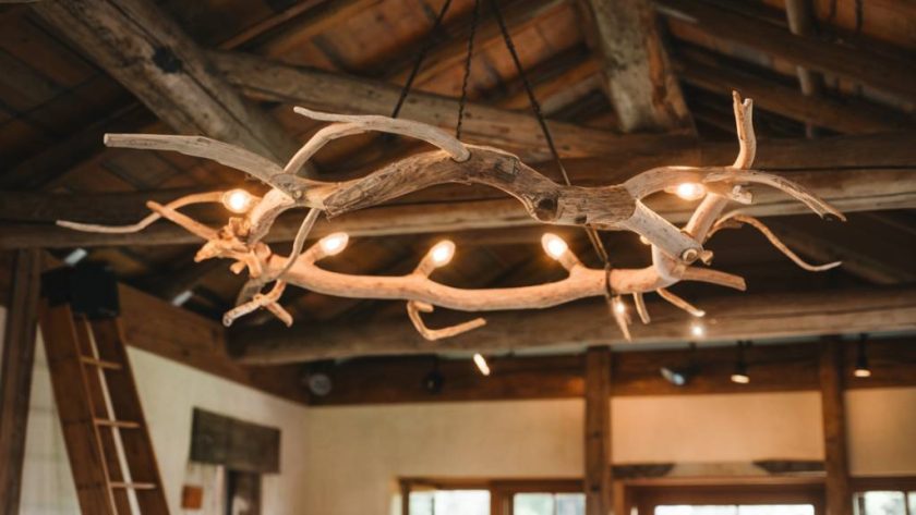 DIY : Fabriquer une suspension en rotin tressé pour une lumière naturelle et chaleureuse
