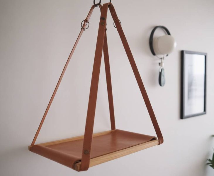 DIY : Fabriquer une étagère suspendue en cuir et bois pour une touche scandinave