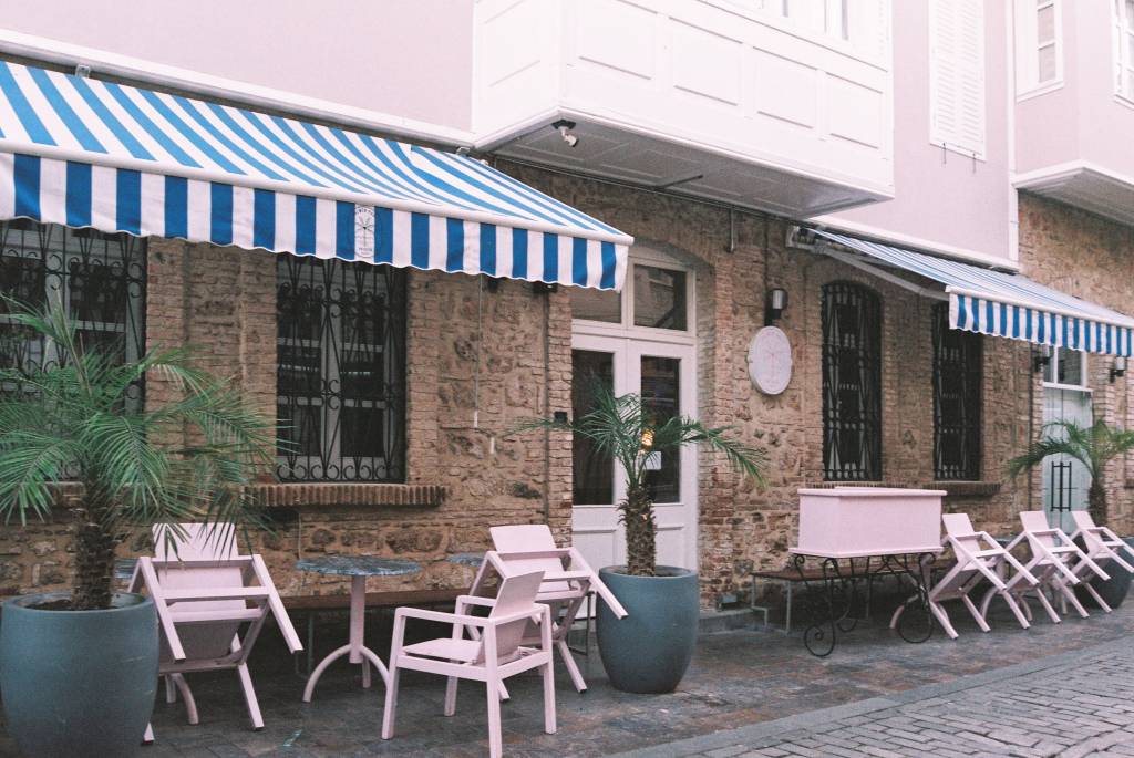 Store banne à angers : comment bien choisir son modèle pour votre terrasse