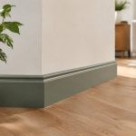 Plinthe couleur : comment choisir la teinte idéale pour une décoration intérieure harmonieuse